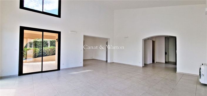 Image No.8-Propriété de 4 chambres à vendre à Saint-Raphael