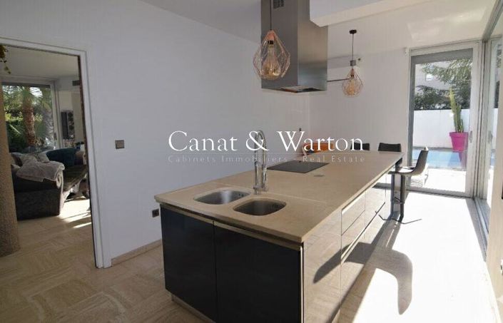 Image No.4-4 Bed Property for sale