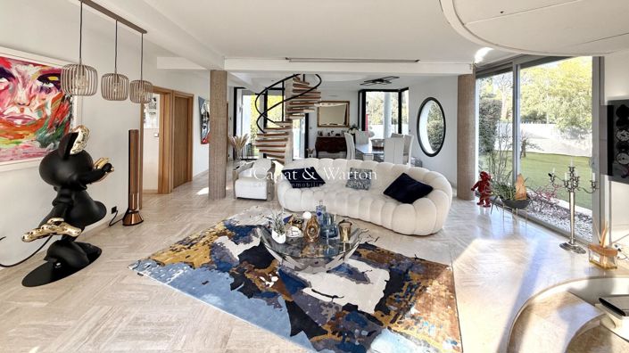 Image No.4-4 Bed Property for sale