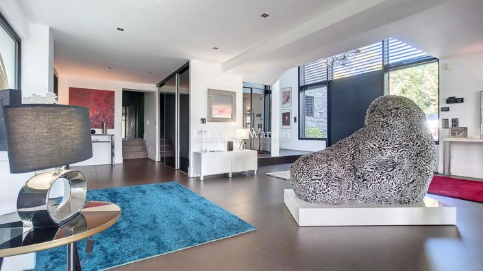 Image No.11-5 Bed House for sale