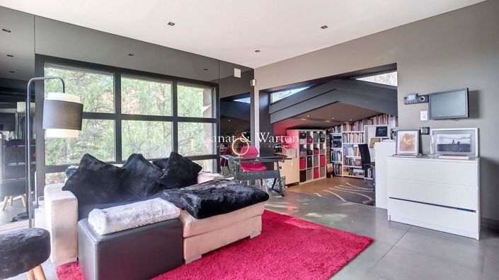 Image No.18-5 Bed House for sale