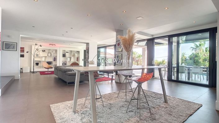 Image No.3-5 Bed House for sale