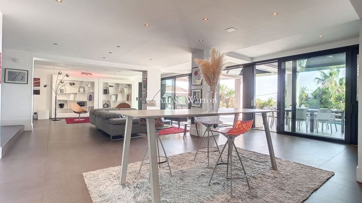 Image No.3-5 Bed House for sale