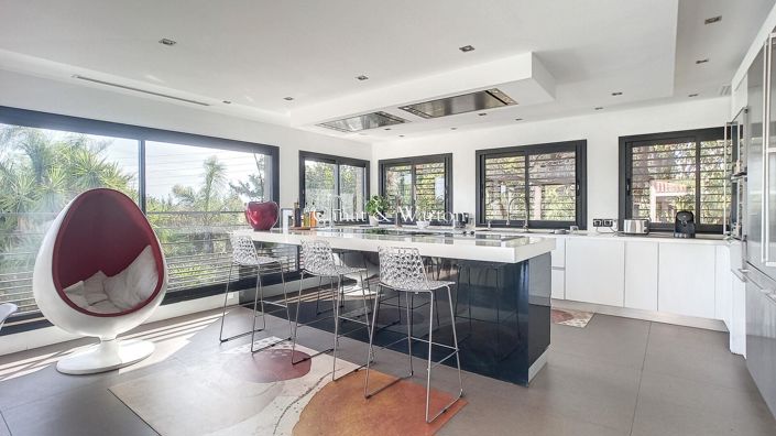 Image No.4-5 Bed House for sale