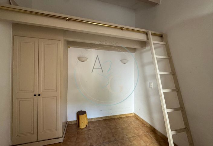 Image No.5-2 Bed House for sale