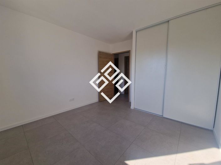 Image No.12-3 Bed House for sale