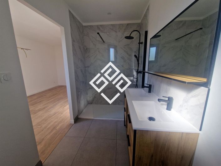 Image No.9-3 Bed House for sale