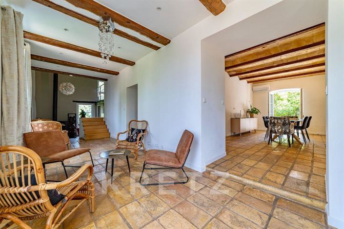 Image No.7-9 Bed House for sale