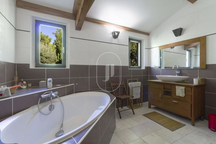 Image No.6-3 Bed House for sale