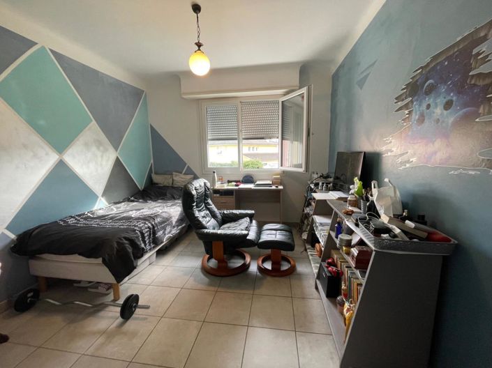 Image No.10-3 Bed House for sale