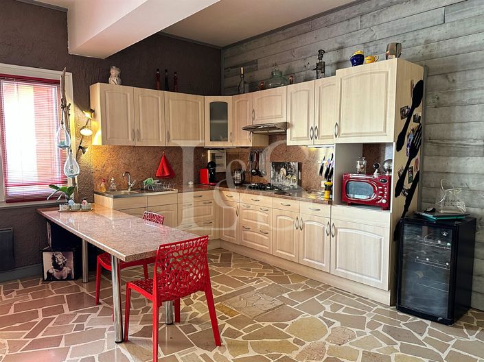 Image No.7-9 Bed House for sale