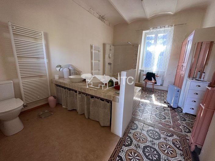 Image No.8-5 Bed House for sale