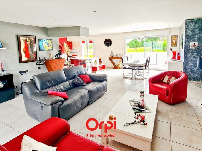 Image No.12-2 Bed House for sale