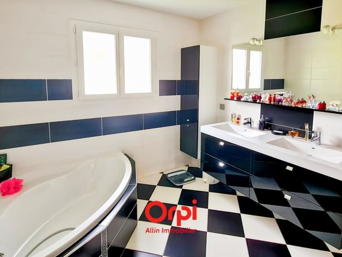 Image No.7-2 Bed House for sale