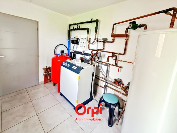 Image No.8-2 Bed House for sale