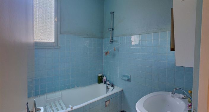 Image No.10-3 Bed House for sale