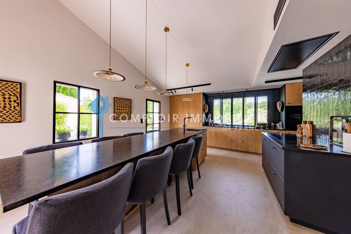 Image No.13-6 Bed House for sale