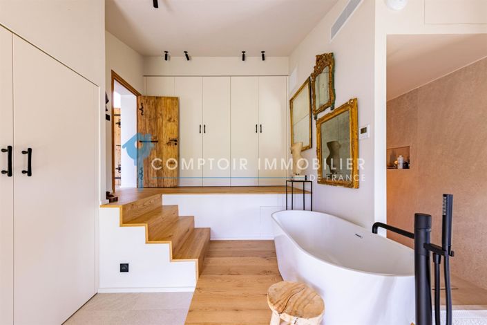 Image No.17-6 Bed House for sale