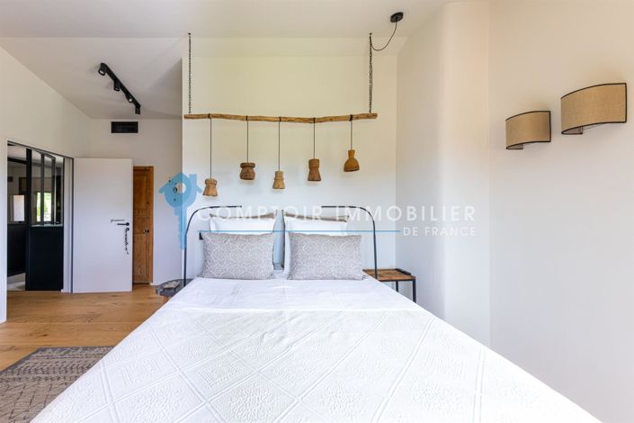 Image No.18-6 Bed House for sale