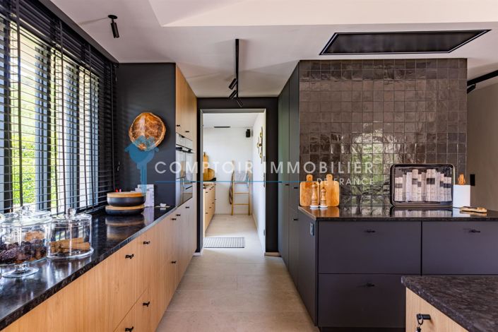 Image No.4-6 Bed House for sale