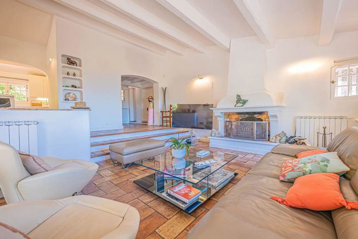 Image No.10-6 Bed House for sale