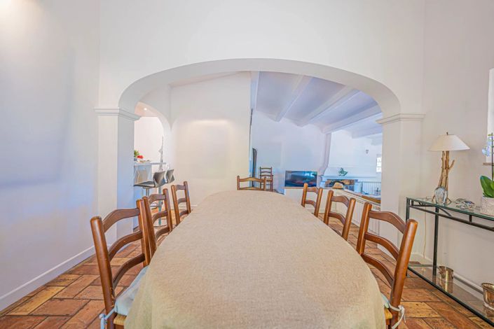 Image No.8-6 Bed House for sale