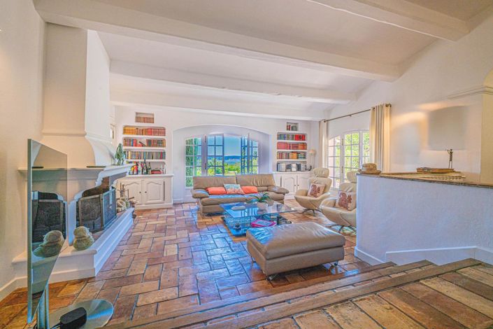 Image No.9-6 Bed House for sale