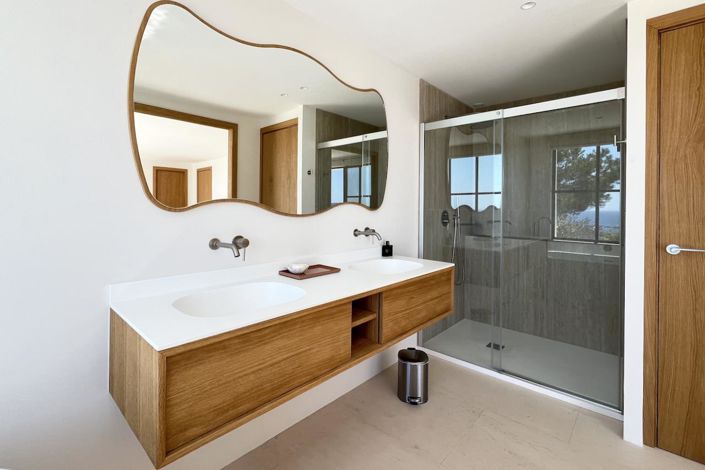 Image No.19-5 Bed House for sale