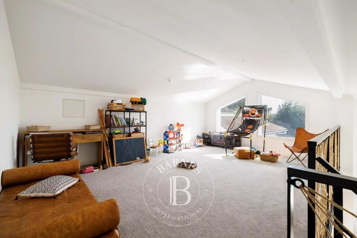 Image No.8-3 Bed House for sale