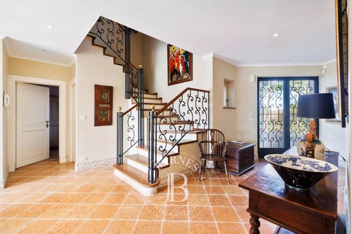 Image No.11-6 Bed House for sale