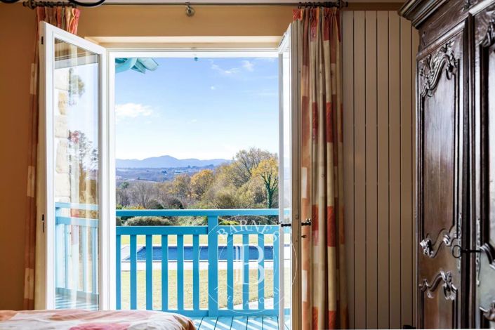 Image No.13-6 Bed House for sale