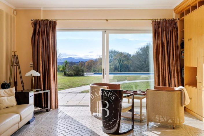 Image No.18-6 Bed House for sale