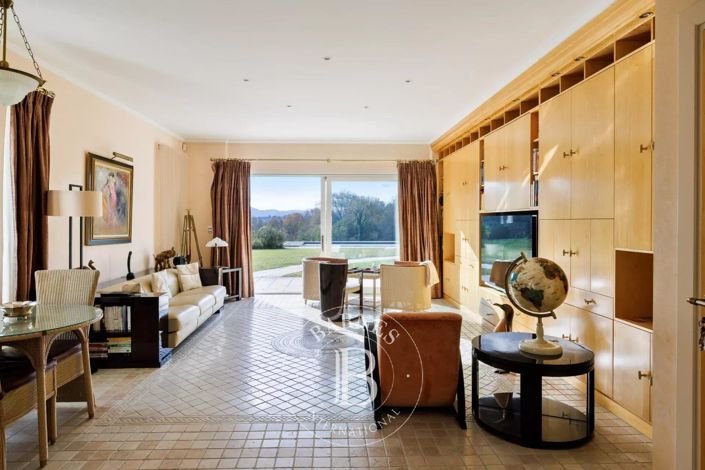 Image No.19-6 Bed House for sale