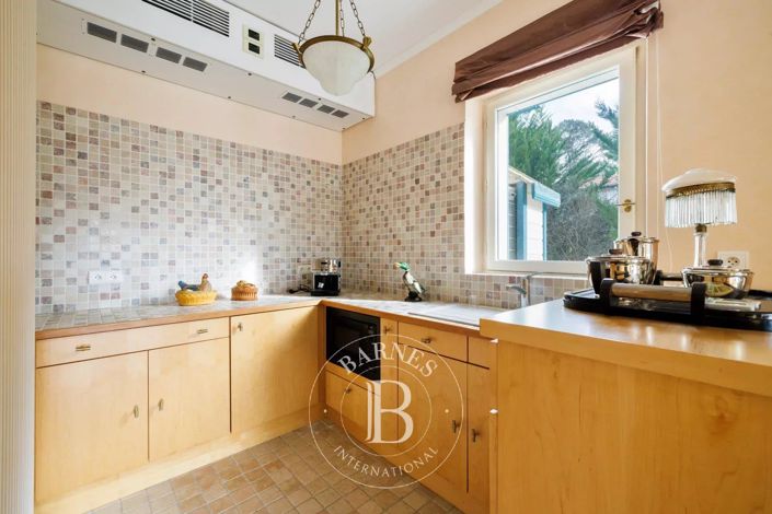 Image No.21-6 Bed House for sale