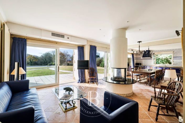 Image No.5-6 Bed House for sale