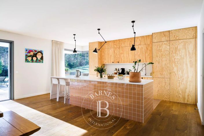 Image No.11-4 Bed House for sale