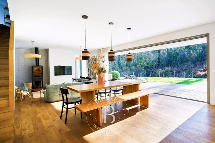 Image No.2-4 Bed House for sale