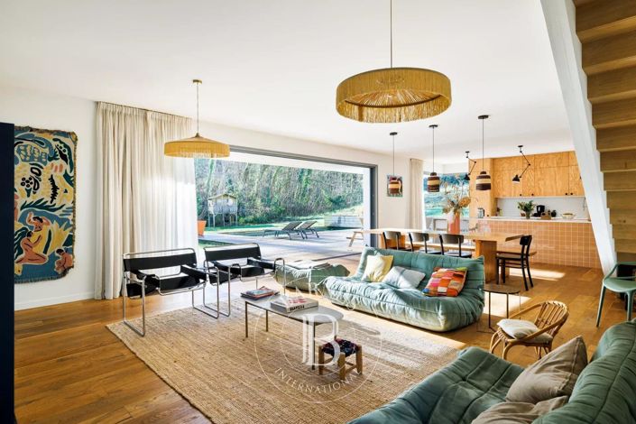 Image No.3-4 Bed House for sale