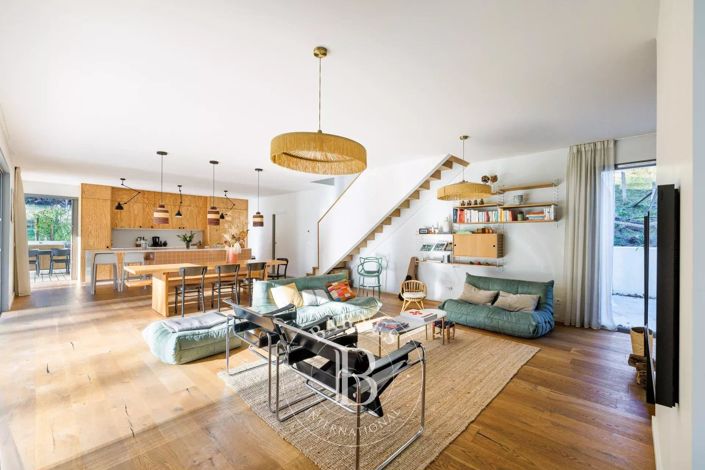 Image No.6-4 Bed House for sale