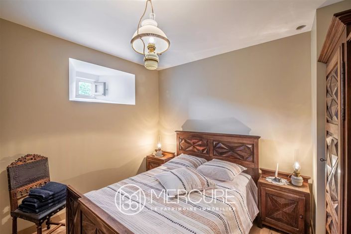 Image No.9-5 Bed House for sale