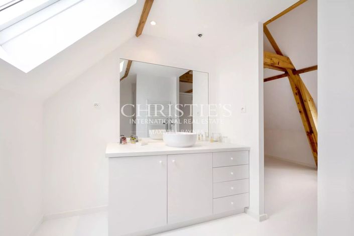 Image No.20-6 Bed House for sale