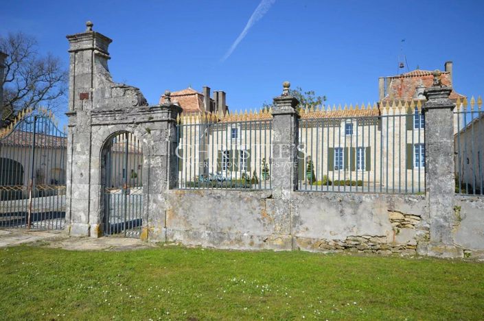 Image No.8-7 Bed House for sale