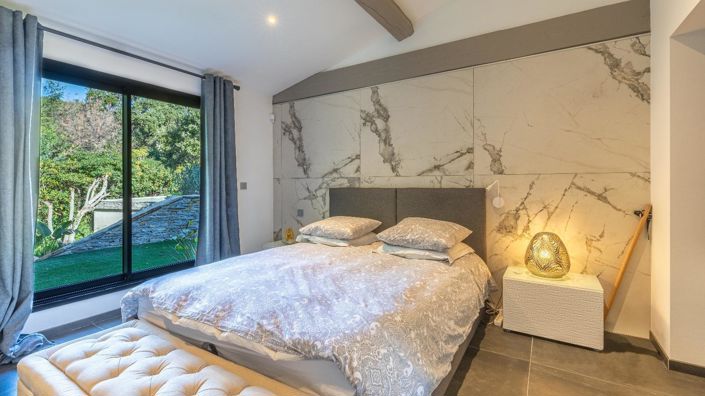 Image No.9-5 Bed House for sale