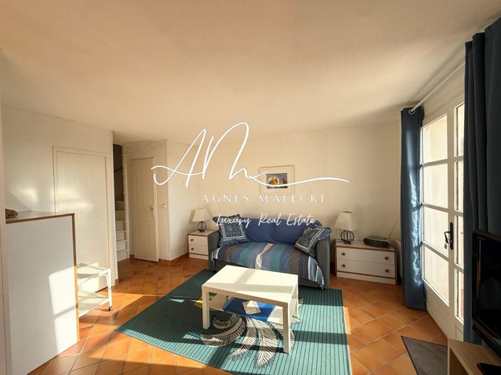 Image No.6-2 Bed House for sale