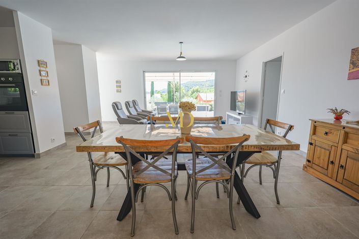 Image No.10-3 Bed House for sale