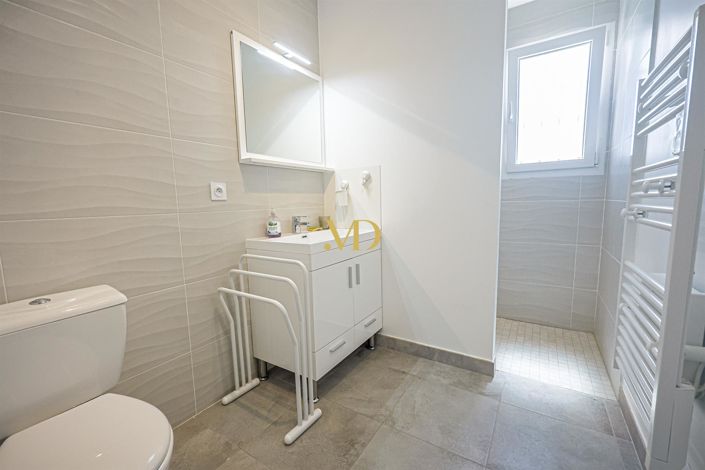 Image No.11-3 Bed House for sale