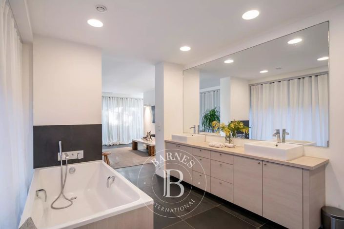 Image No.10-6 Bed House for sale