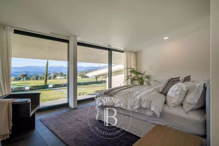 Image No.11-6 Bed House for sale