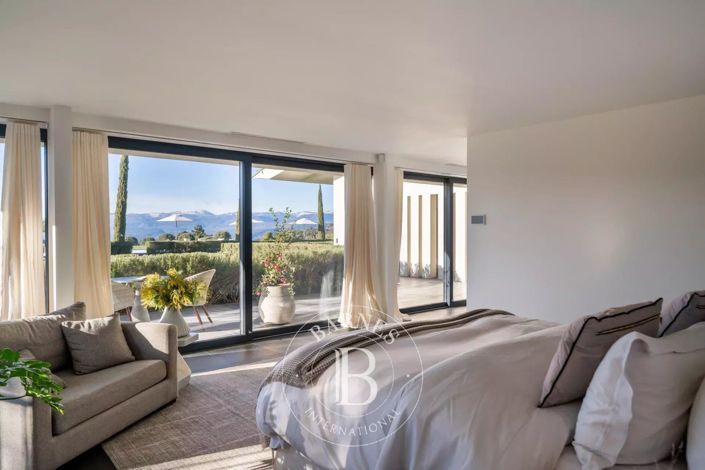 Image No.13-6 Bed House for sale