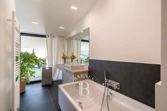 Image No.14-6 Bed House for sale